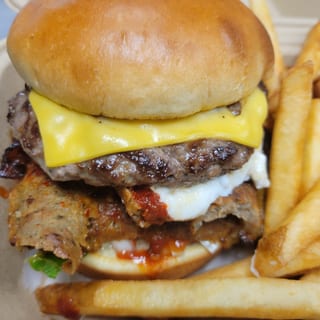 Gyrocheese Burger / Fries /Drink